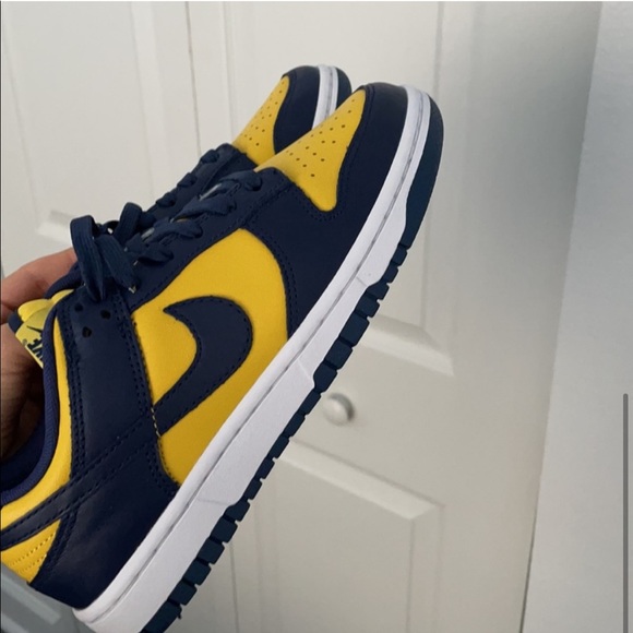 Michigan Nike dunks - Picture 4 of 4
